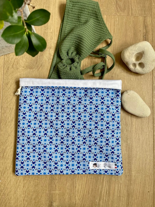 Pochon Imperméable Multi-Usages Sacrée Française | Fait Main en France | Zéro Déchet & Discret (24x24 cm) - Sacrée Française