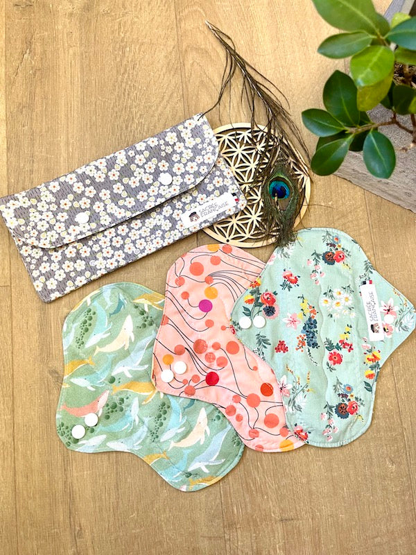 Kit 3 Serviettes menstruel Flux Moyen plus une pochette de transport imperméable taille M