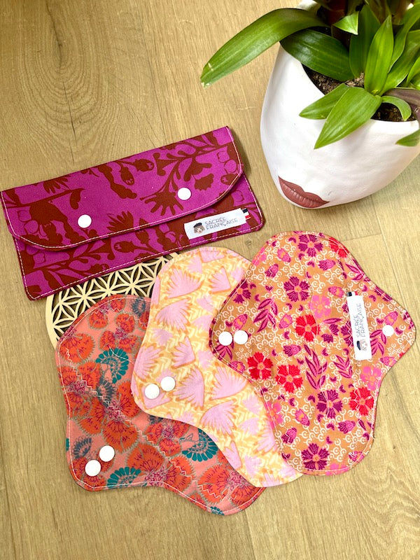 Kit 3 Medium Flow Washable Sanitary Towels plus a waterproof carrying pouch size M
