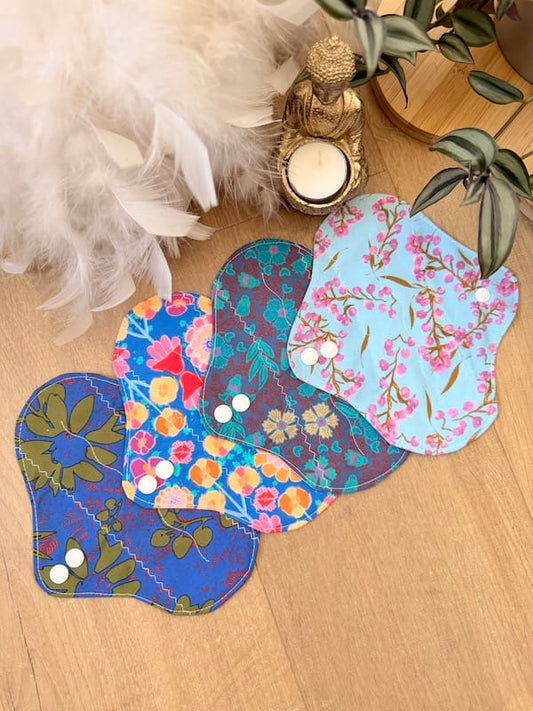 Lot de 4 protège-slips lavables Oeko-Tex, fait main à Lyon, Sacrée Française