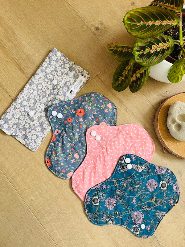 Kit 3 Medium Flow Washable Sanitary Towels plus a waterproof carrying pouch size M