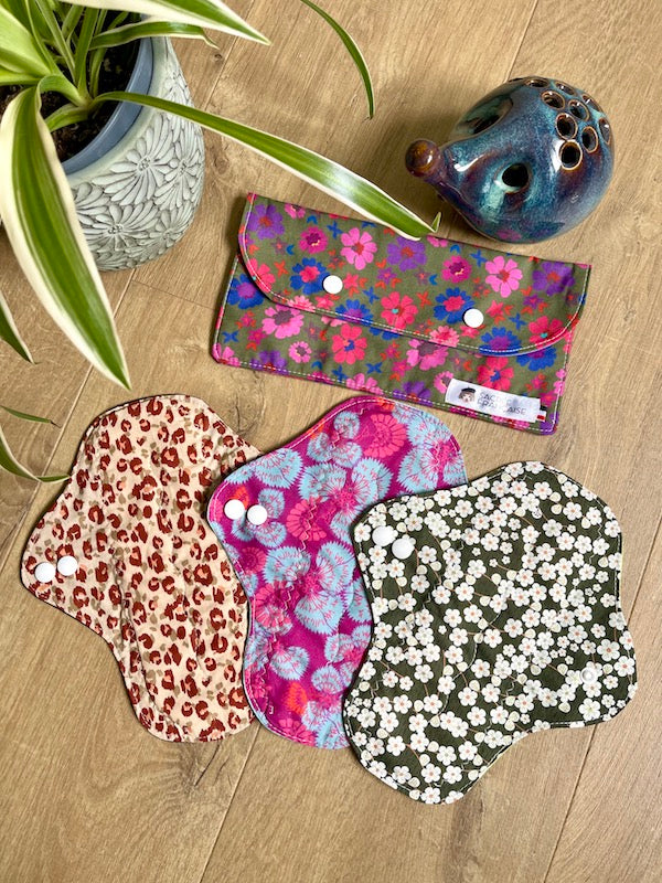 Kit 3 Serviettes menstruel Flux Moyen plus une pochette de transport imperméable taille M