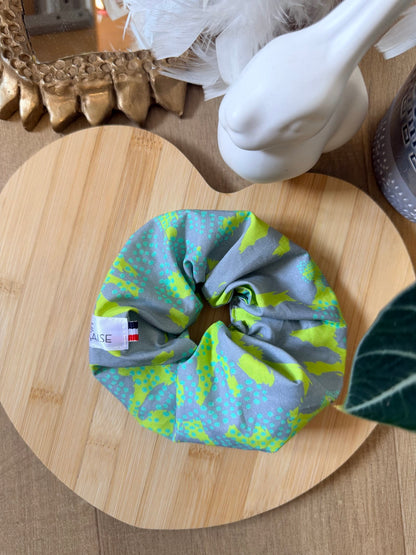 Chouchou imprimé motif vert fluo fond gris