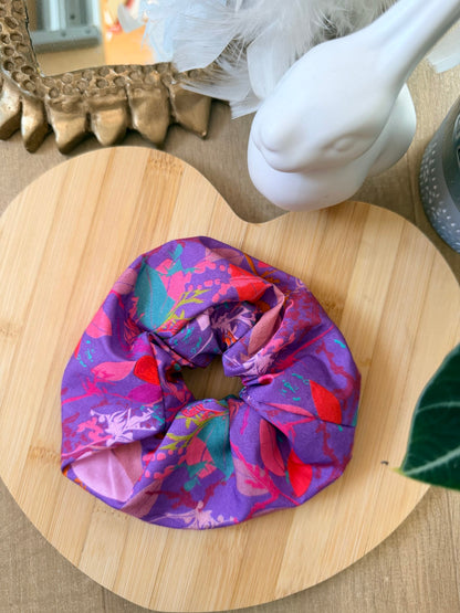 Chouchou imprimé végétaux multicolore fond mauve