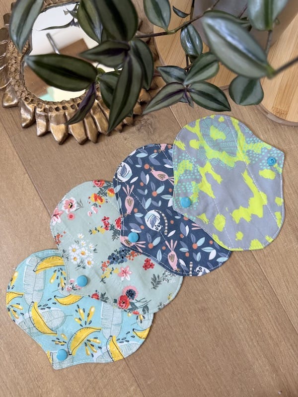 Sacrée Française Kit de démarrage Lot de 4 mini protège-slips lavables Lot de 4 mini protège-slips Oeko-Tex