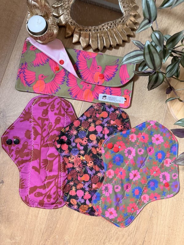 Lot de 3 serviettes hygiéniques lavables flux abondant avec pochette L Oeko-Tex, fait main à Lyon, Sacrée Française