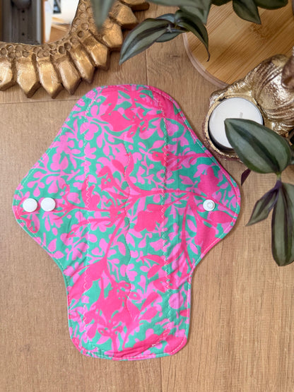 Serviette hygiénique lavable flux abondant ou nuit Oeko-Tex, faite main à Lyon, Sacrée Française