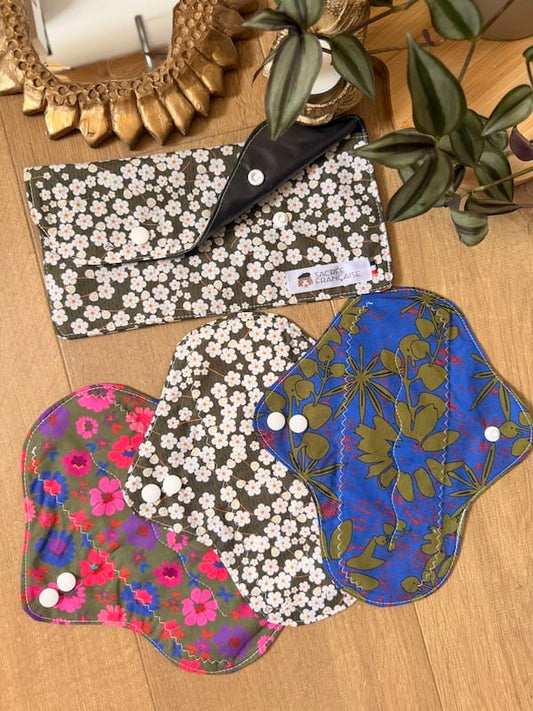 Sacrée Française Kit de démarrage Lot 3 serviettes flux moyen + pochette M Lot 3 serviettes lavables + pochette M