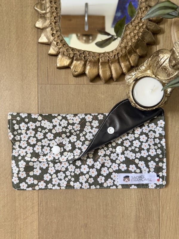 Pochette imperméable taille M pour protections périodiques lavables Oeko-Tex, faite main à Lyon, Sacrée Française
