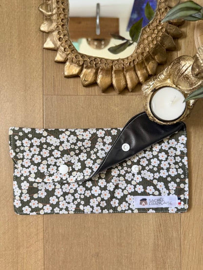 Pochette imperméable taille M pour protections périodiques lavables Oeko-Tex, faite main à Lyon, Sacrée Française