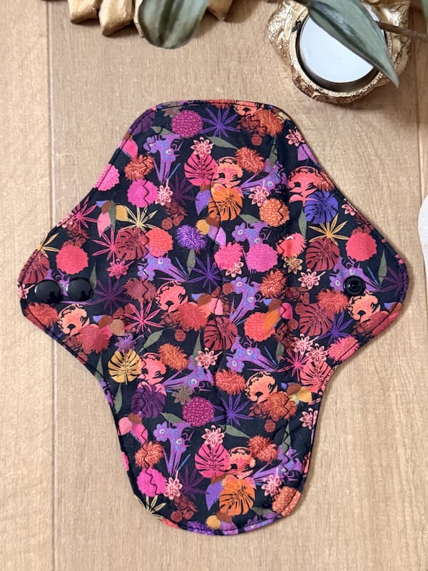 Sacrée Française Protections périodiques Serviette hygiénique lavable flux moyen Serviette lavable flux moyen Oeko-Tex