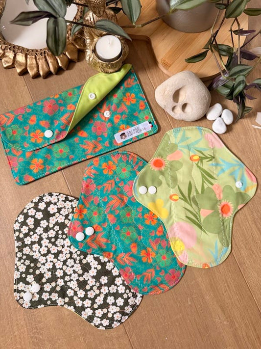Sacrée Française Kit de démarrage Lot 3 serviettes flux moyen + pochette M Lot 3 serviettes lavables + pochette M
