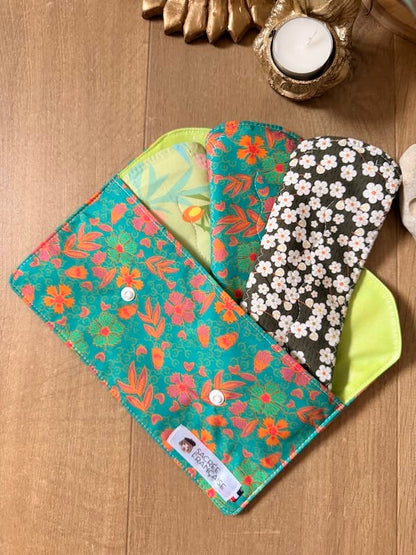 Pochette imperméable taille M pour protections périodiques lavables Oeko-Tex, faite main à Lyon, Sacrée Française