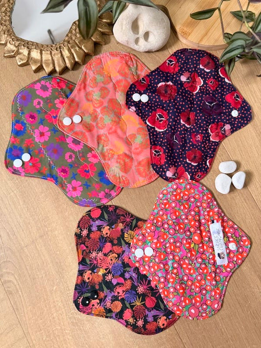 Kit hygiène féminine 3 serviettes lavables flux moyen + 2 protège-slips Oeko-Tex, fait main à Lyon, Sacrée Française