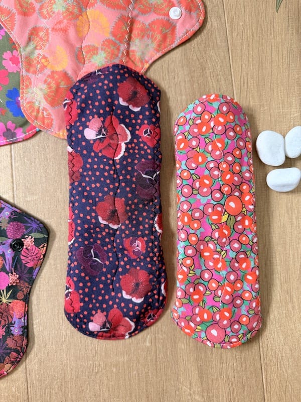 Kit hygiène féminine 3 serviettes lavables flux moyen + 2 protège-slips Oeko-Tex, fait main à Lyon, Sacrée Française