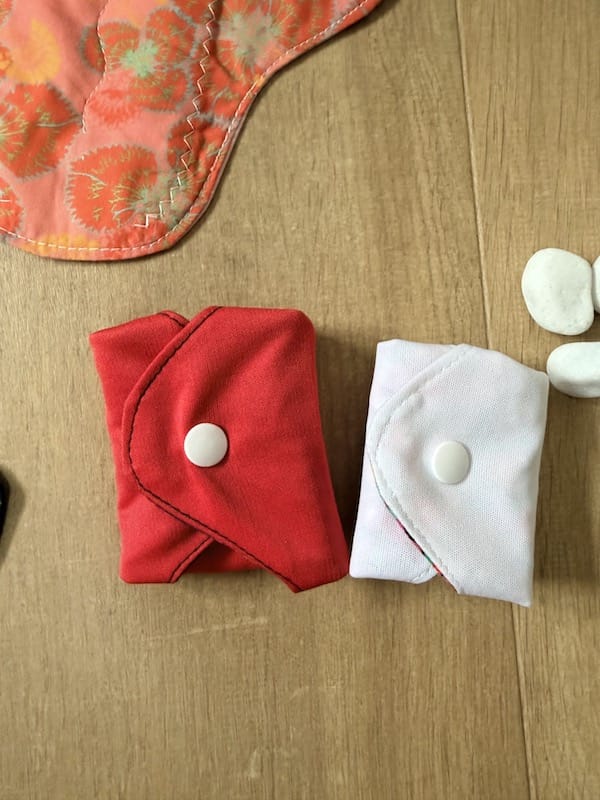 Kit hygiène féminine 3 serviettes lavables flux moyen + 2 protège-slips Oeko-Tex, fait main à Lyon, Sacrée Française