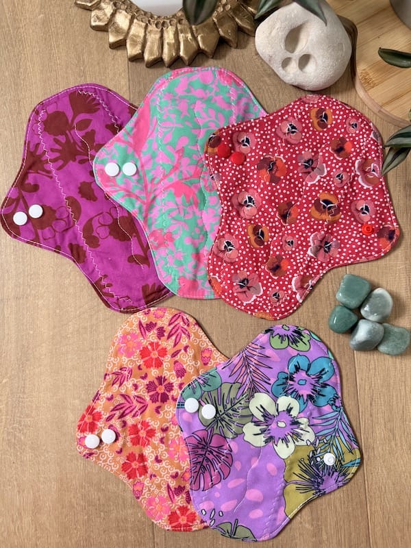 Kit hygiène féminine 3 serviettes lavables flux moyen + 2 protège-slips Oeko-Tex, fait main à Lyon, Sacrée Française