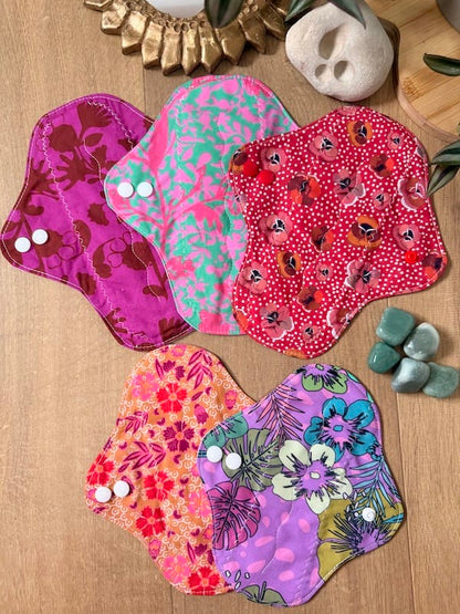 Kit hygiène féminine 3 serviettes lavables flux moyen + 2 protège-slips Oeko-Tex, fait main à Lyon, Sacrée Française