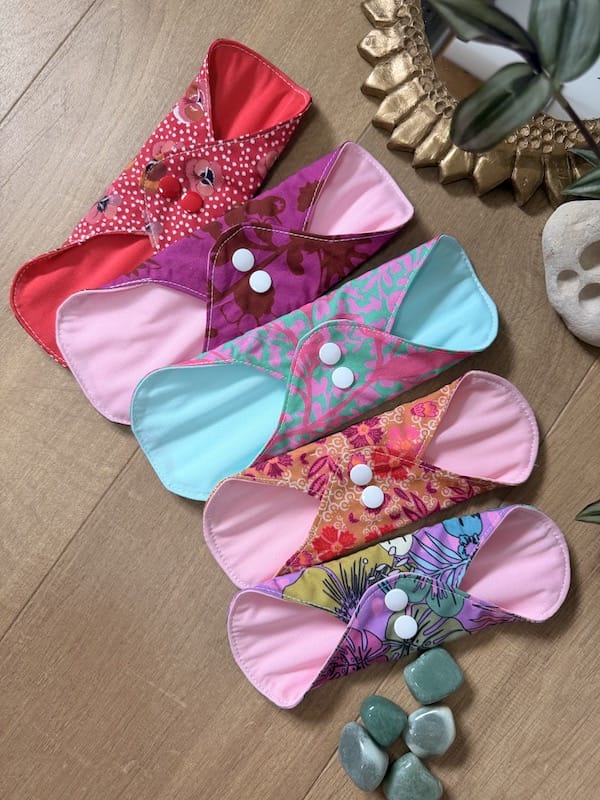 Kit hygiène féminine 3 serviettes lavables flux moyen + 2 protège-slips Oeko-Tex, fait main à Lyon, Sacrée Française