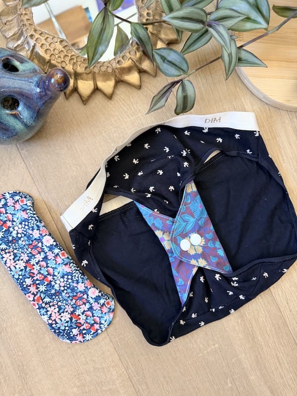 Protège-slip lavable Oeko-Tex, fait main à Lyon, Sacrée Française