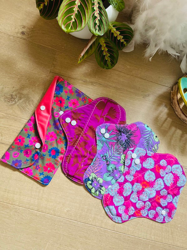 Kit 3 Serviettes menstruel Flux Moyen plus une pochette de transport imperméable taille M