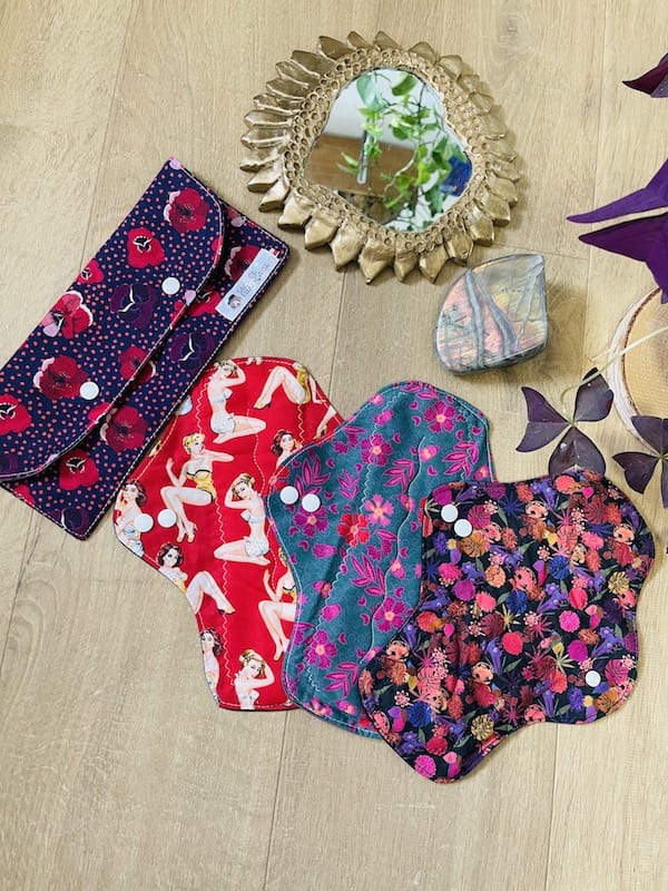 Lot de 3 serviettes hygiéniques lavables flux abondant avec pochette L Oeko-Tex, fait main à Lyon, Sacrée Française