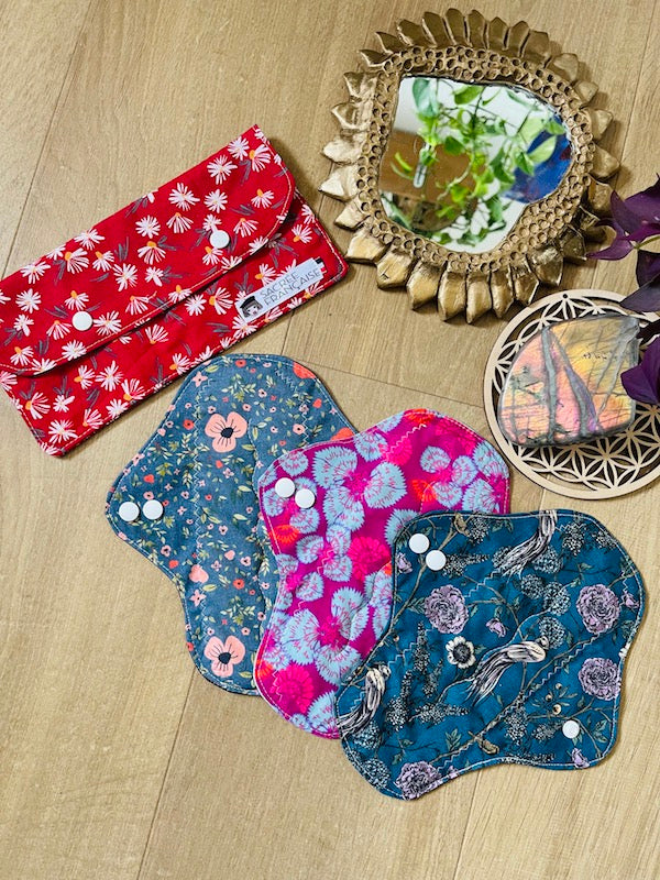 Kit 3 Medium Flow Washable Sanitary Towels plus a waterproof carrying pouch size M 