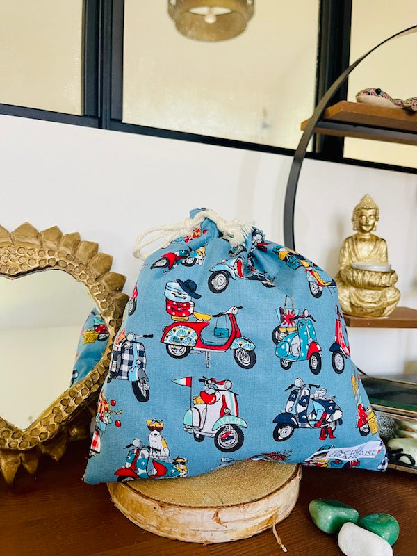 Pochon Imperméable Multi-Usages Sacrée Française | Fait Main en France | Zéro Déchet & Discret (24x24 cm)