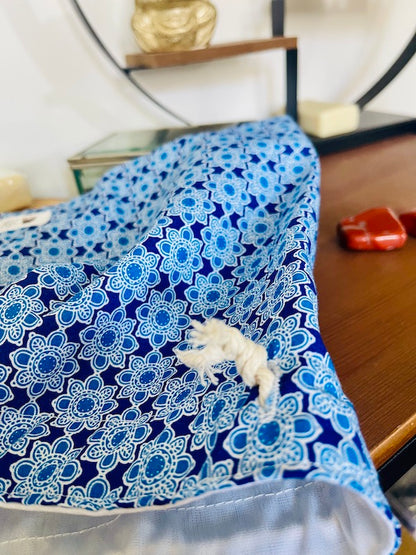 Pochon Imperméable Multi-Usages Sacrée Française | Fait Main en France | Zéro Déchet & Discret (24x24 cm)