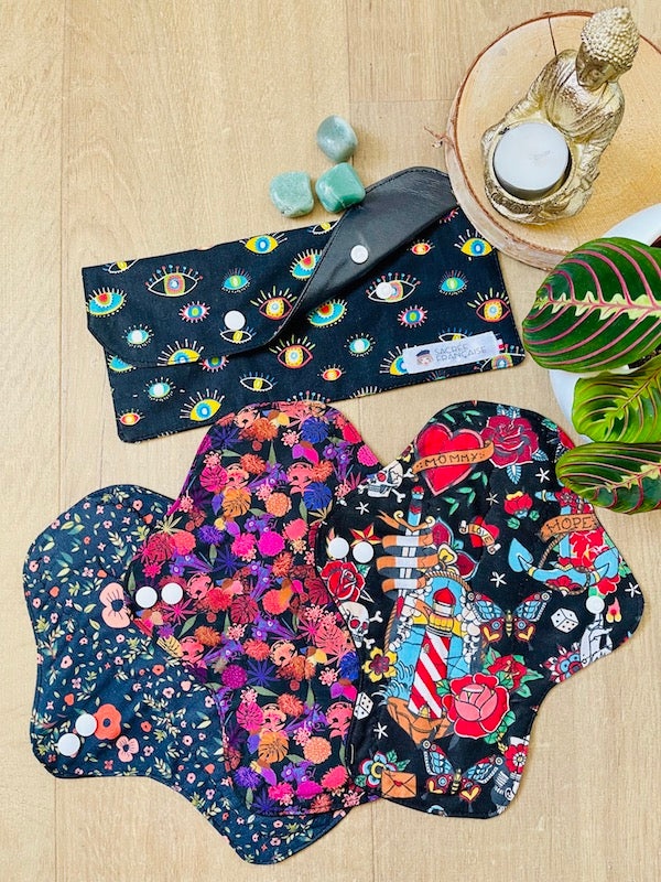 Lot of 3 heavy flows plus a waterproof carrying pouch size L 