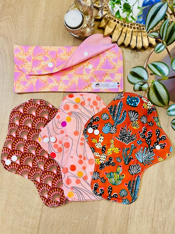Lot de 3 serviettes hygiéniques lavables flux abondants où pour la nuit plus une pochette de transport imperméable taille L