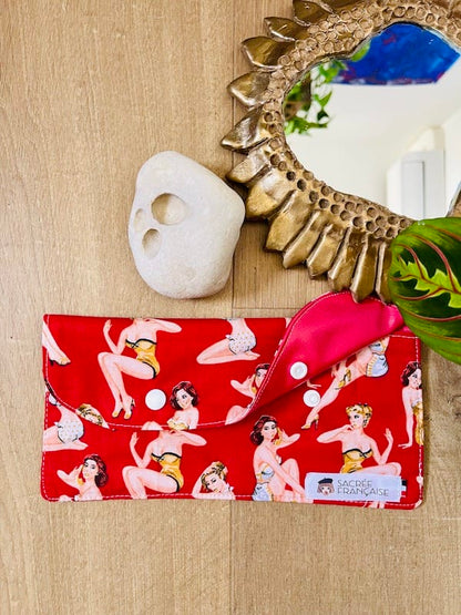Pochette imperméable taille M pour protections périodiques lavables Oeko-Tex, faite main à Lyon, Sacrée Française