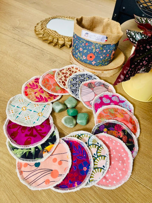 Makeup remover cotton pads in packs of 15 + basket