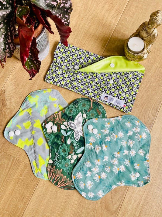 Kit 3 Serviettes hygiéniques lavables Flux Moyen plus une pochette de transport imperméable taille M