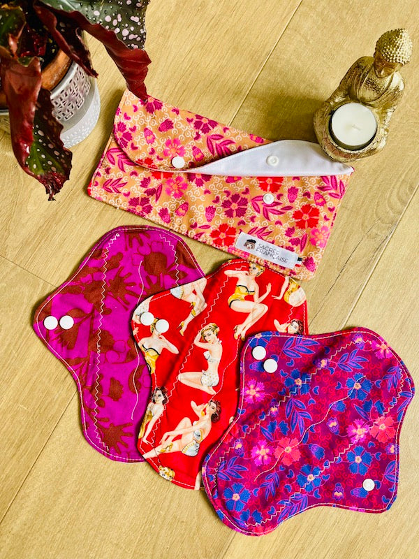 Kit 3 Medium Flow Washable Sanitary Towels plus a waterproof carrying pouch size M 