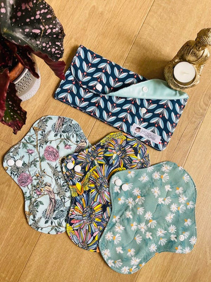 Kit 3 serviettes hygiéniques lavables flux moyen + pochette de transport taille M Oeko-Tex, fait main à Lyon, Sacrée Française