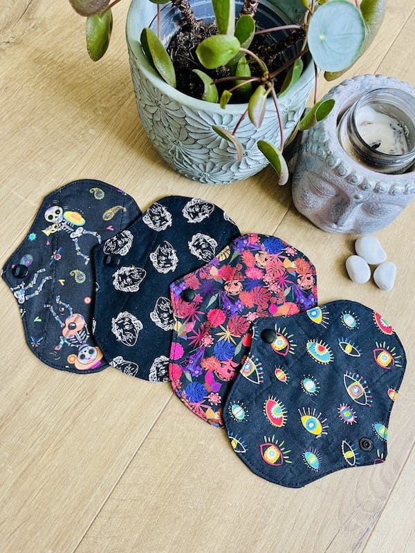 Sacrée Française Kit de démarrage Lot de 4 mini protège-slips lavables Minis Protège-Slips Réutilisables en Coton Oeko-Tex – Lot de 4