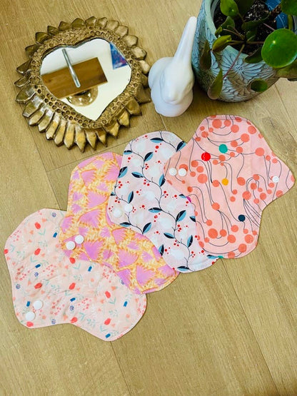 Lot de 4 serviettes hygiéniques lavables flux moyen Oeko-Tex, fait main à Lyon, Sacrée Française