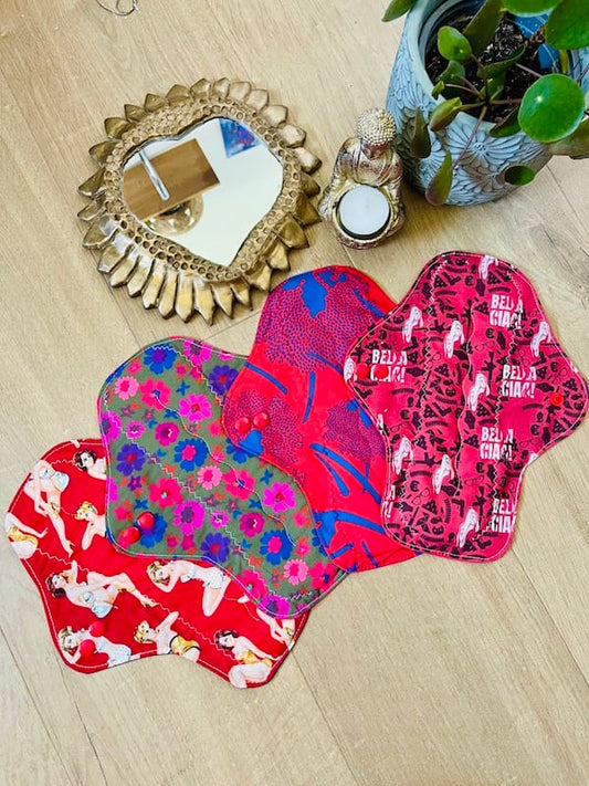 Sacrée Française Kit de démarrage Lot de 4 serviettes hygiéniques lavables pour flux abondant-nuit Lot de 4 serviettes hygiéniques lavables pour flux abondant-nuit