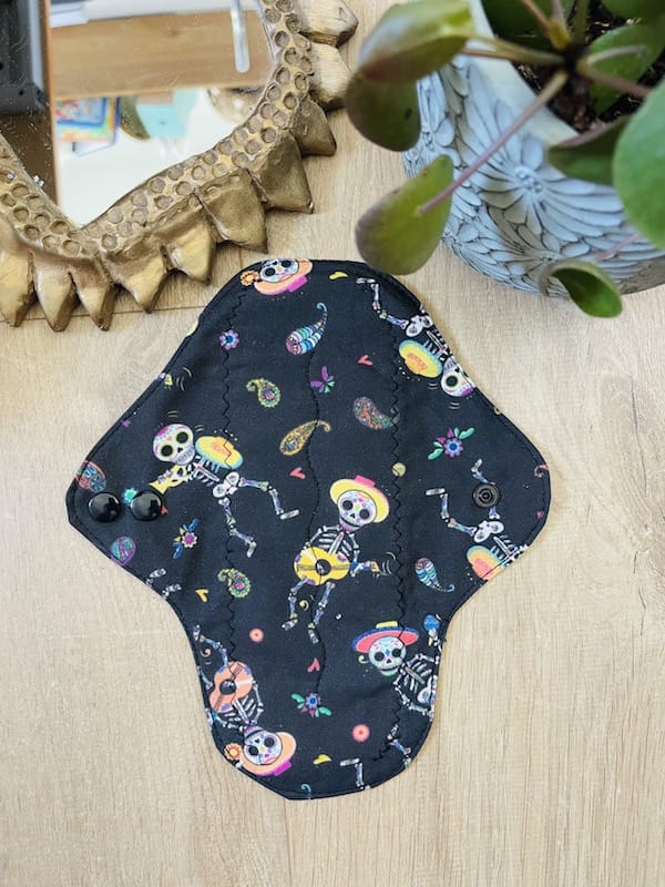 Sacrée Française Protections périodiques Serviette hygiénique lavable flux moyen Serviette lavable flux moyen Oeko-Tex