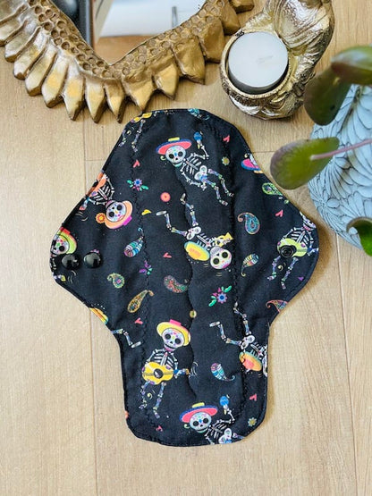 Serviette hygiénique lavable flux abondant ou nuit Oeko-Tex, faite main à Lyon, Sacrée Française