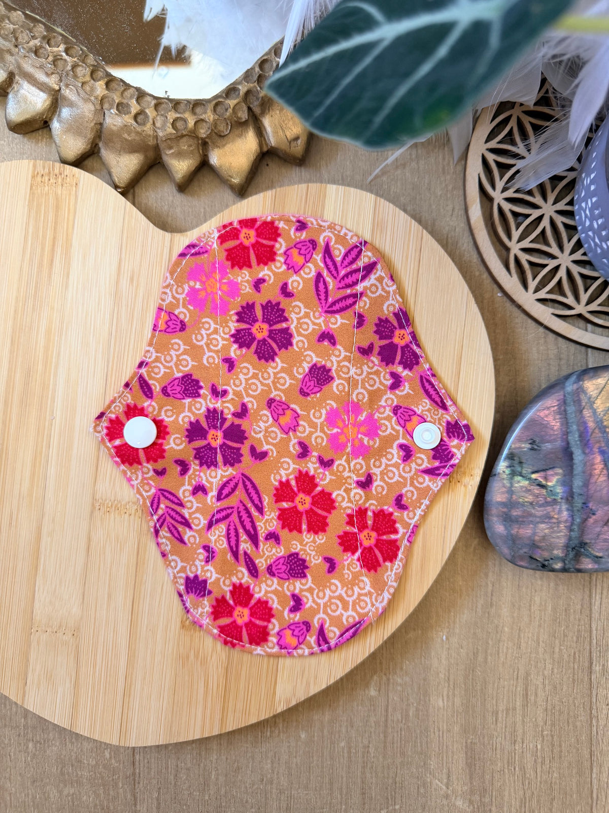 Mini protège-slip fleur rouge fond beige