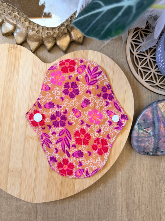 Mini protège-slip fleur rouge fond beige