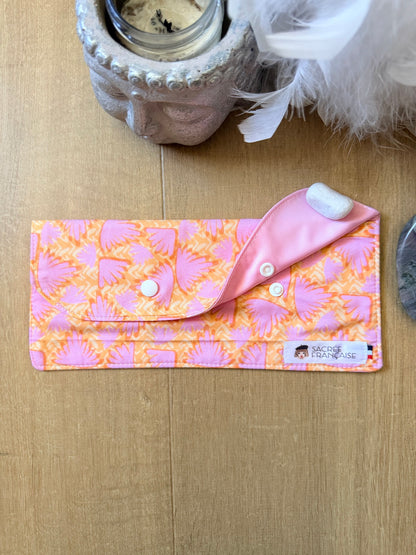 Pochette imperméable Taille L plume rose fond jaune