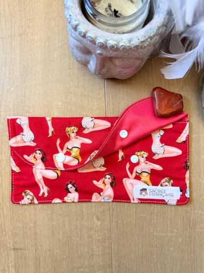 Pochette imperméable taille M femme fond rouge