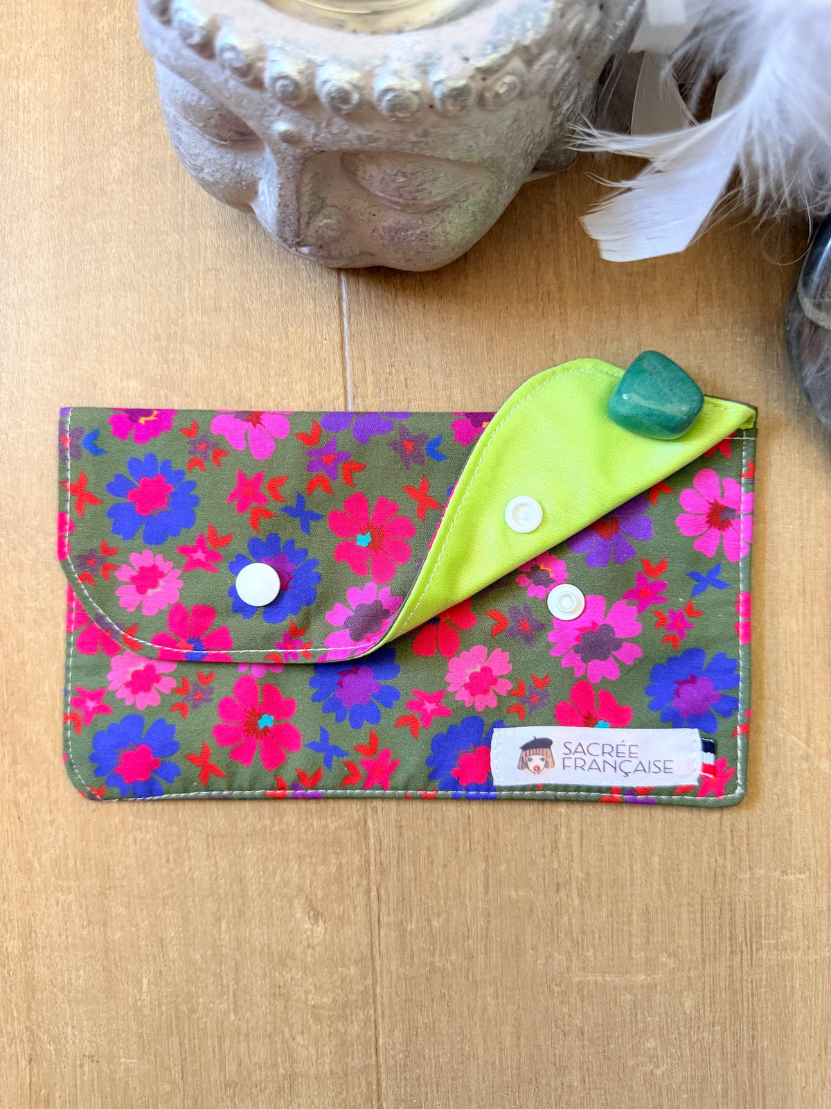 Pochette imperméable taille S fleur fond kaki