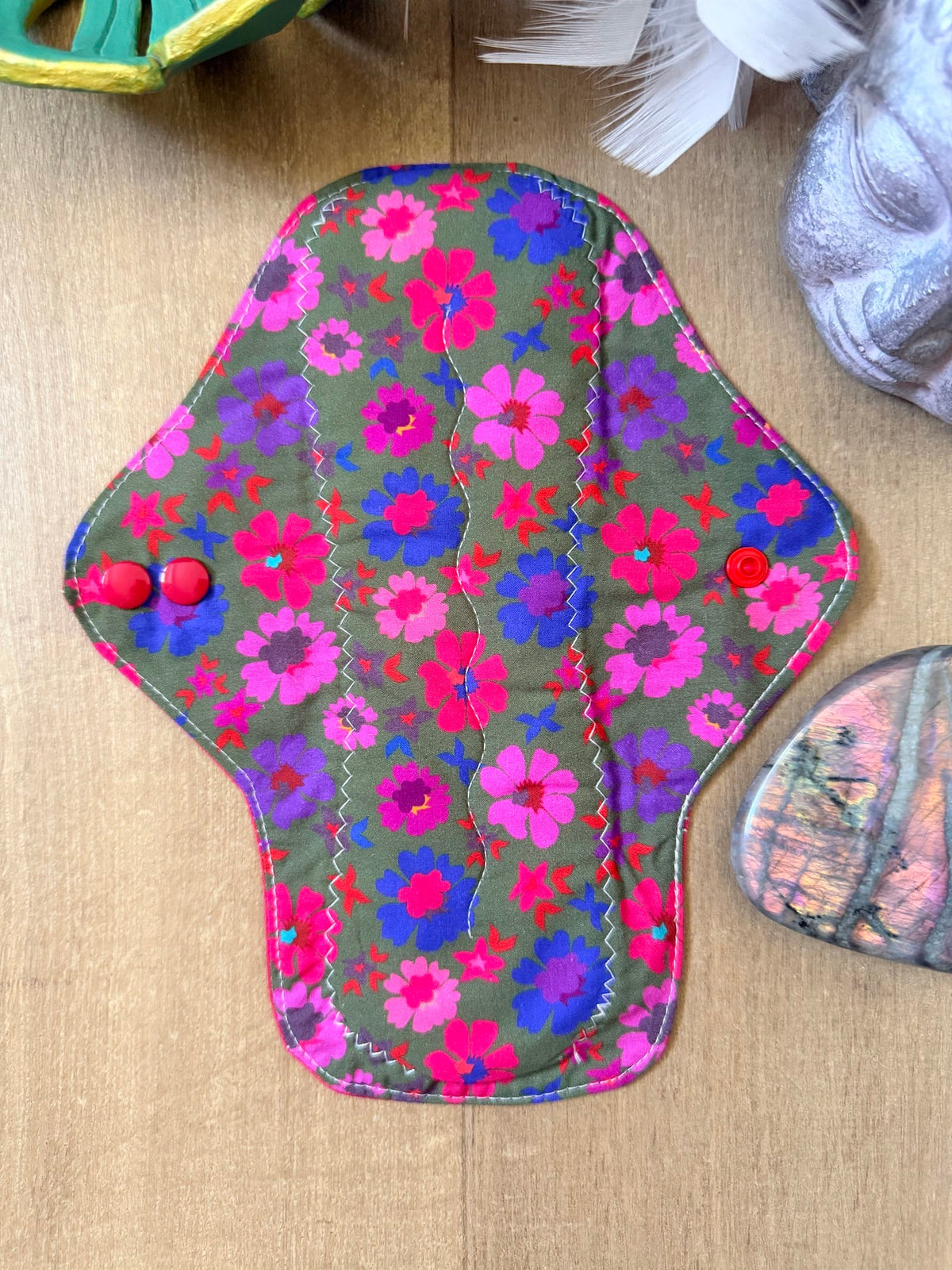Serviette flux abondant fleurs fond kaki