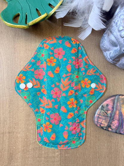 Serviette flux abondant Fleurs fond vert