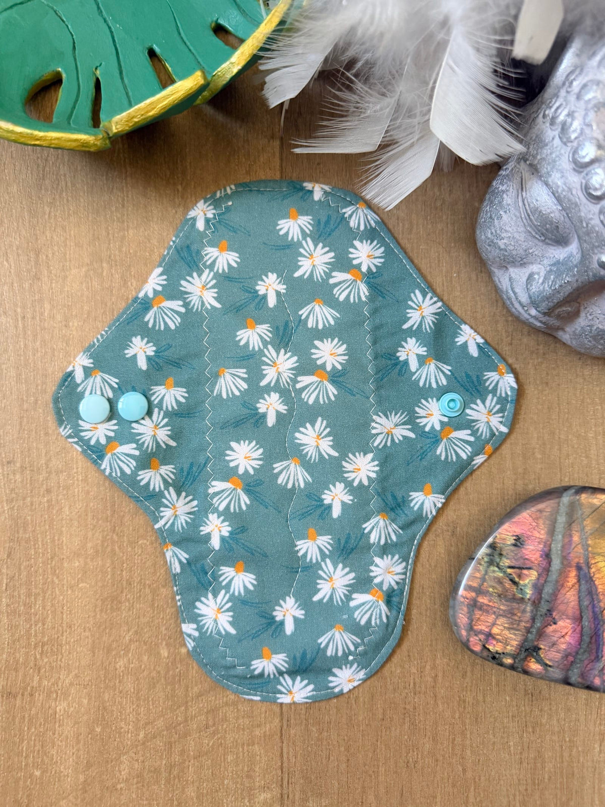 Serviette flux moyen camomille fond bleu clair