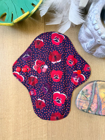 Serviette flux moyen pensée rouge fond noir
